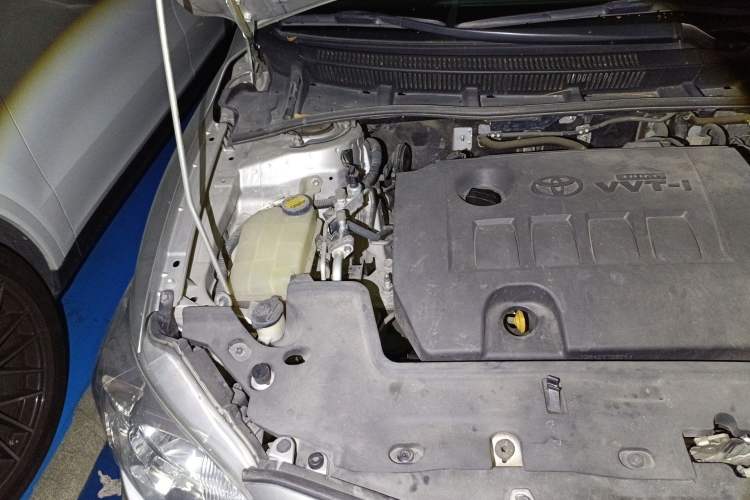 Used Toyota Corolla 2011 1.6L Automatic GL Engine Bay Right