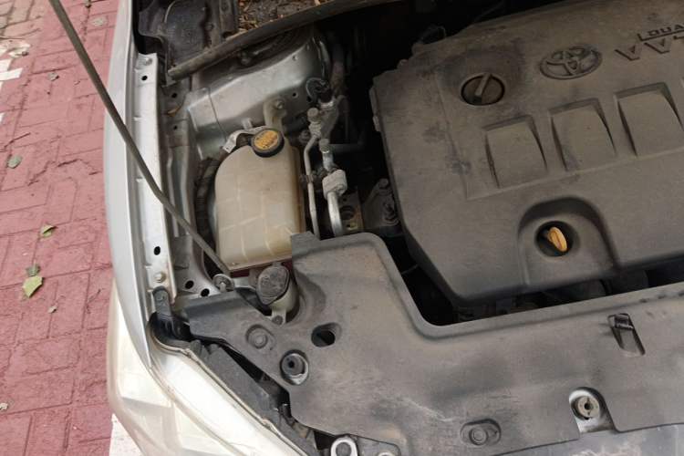Used Toyota Corolla 2011 1.6L Automatic GL Sunroof Version Engine Bay Right