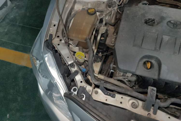 Used Toyota Corolla 2011 1.6L Automatic GL Sunroof Version Engine Bay Right
