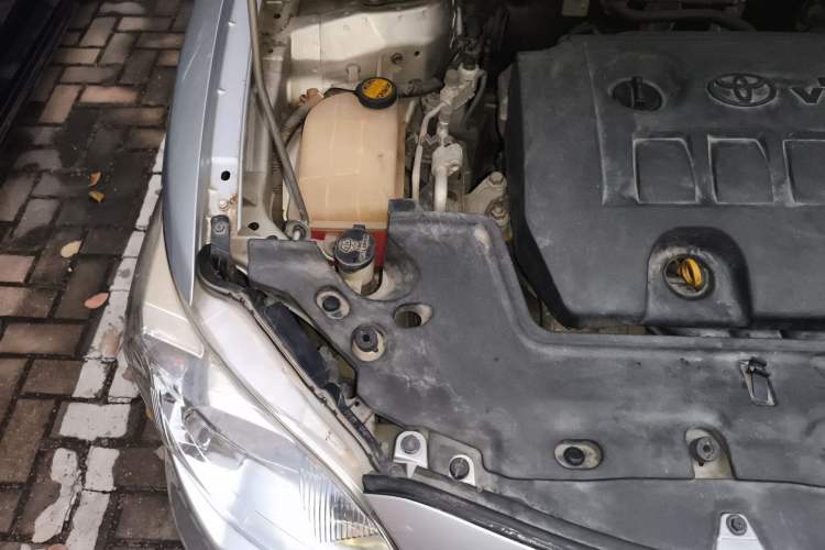 Used Toyota Corolla 2011 1.8L CVT GL-i Engine Bay Right