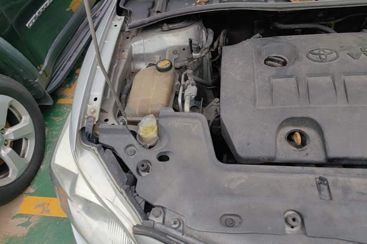 Used Toyota Corolla 2011 1.6L Automatic GL Engine Bay Right
