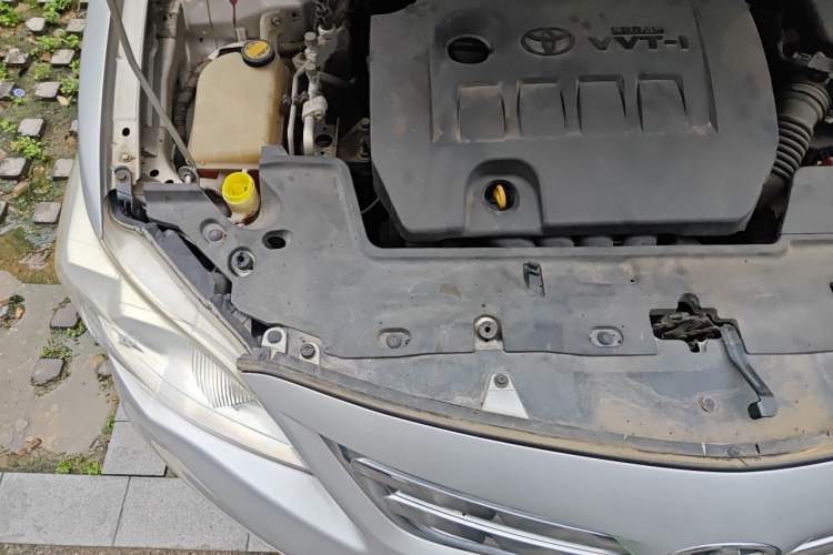Used Toyota Corolla 2011 1.8L CVT GLX-i Engine Bay Right