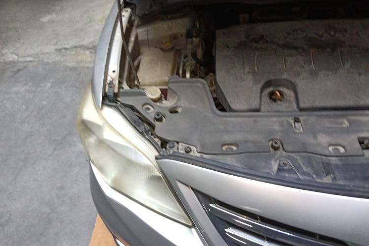 Used Toyota Corolla 2011 1.6L Automatic GL Engine Bay Right