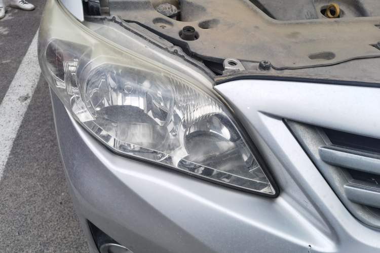Used Toyota Corolla 2011 1.6L Manual GL Sunroof Edition Engine Bay Right