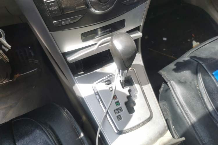 Used Toyota Corolla 2011 1.8L CVT GL-i Gear Lever