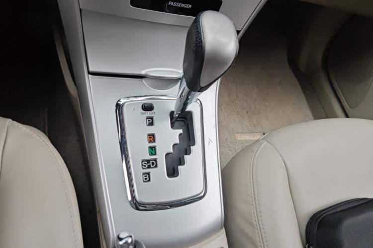 Used Toyota Corolla 2011 1.8L CVT GLX-i Gear Lever