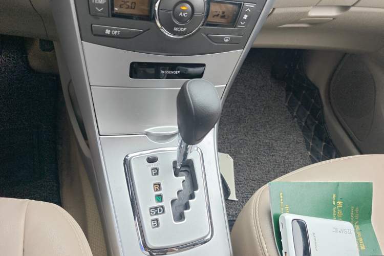 Used Toyota Corolla 2011 1.8L CVT GL-i Gear Lever