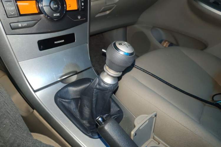 Used Toyota Corolla 2011 1.8L Manual GL-i Gear Lever