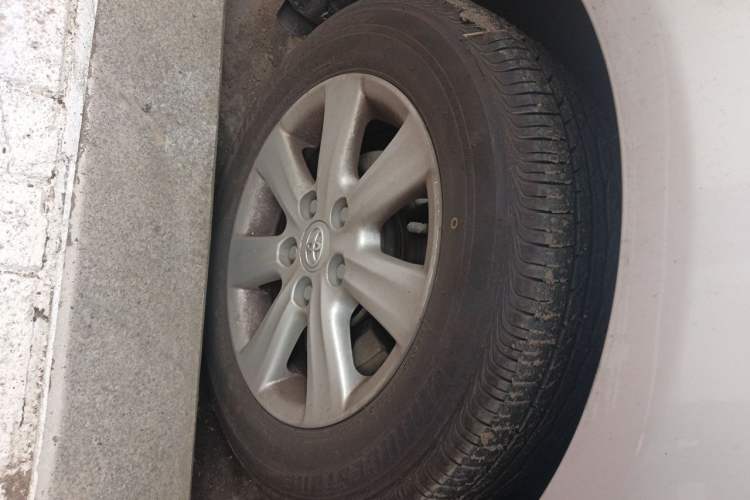 Used Toyota Corolla 2011 1.6L Automatic GL Sunroof Version Right Front Wheel Hub