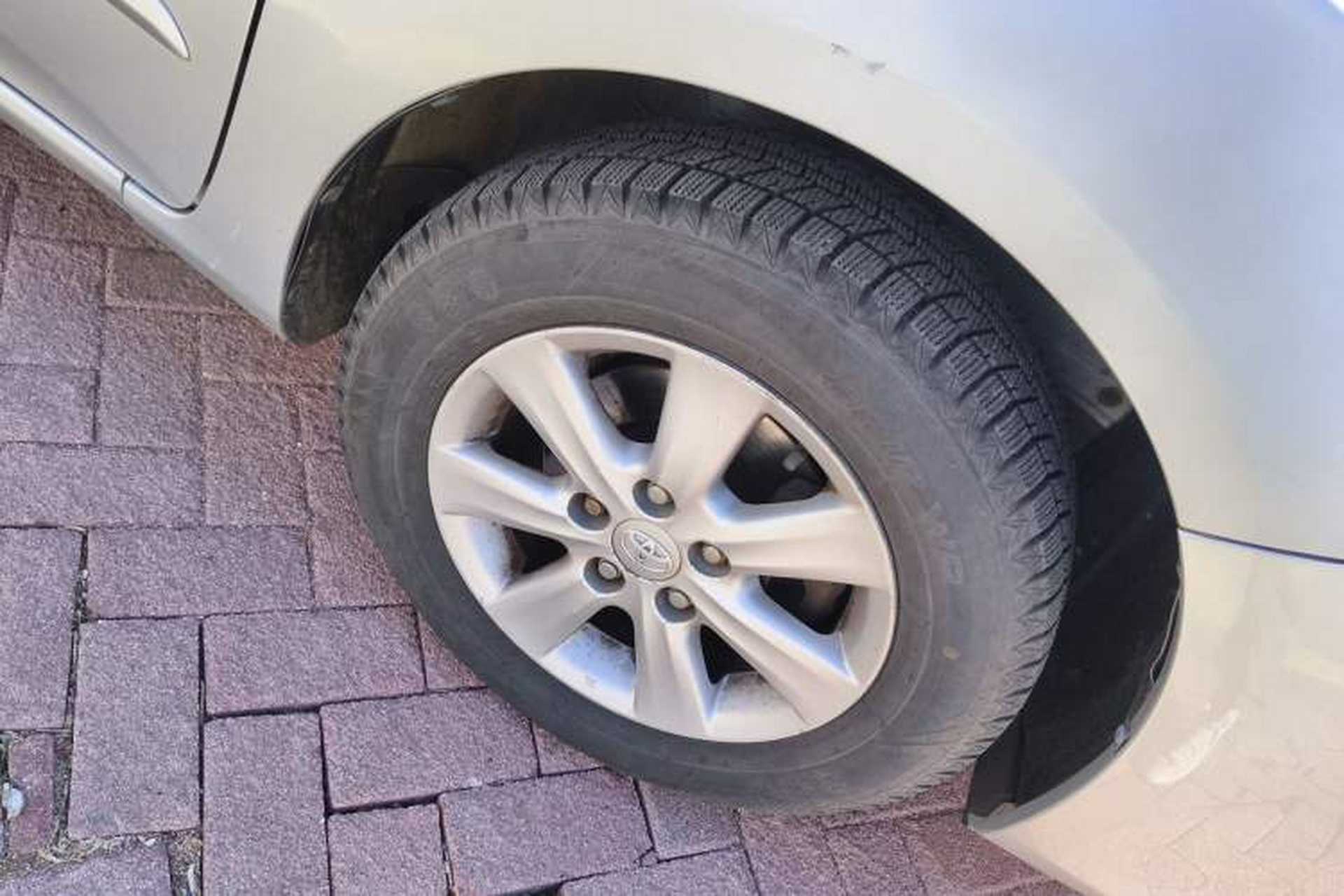 Used Toyota Corolla 2011 1.6L Automatic GL Right Front Wheel Hub