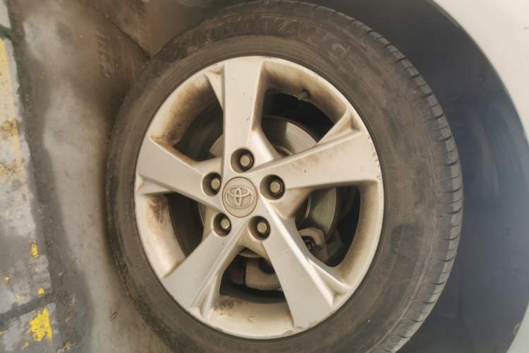 Used Toyota Corolla 2011 1.8L CVT GL-i Right Front Wheel Hub
