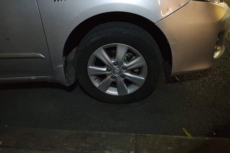 Used Toyota Corolla 2011 Commemorative Edition 1.6L Manual GL Right Front Wheel Hub