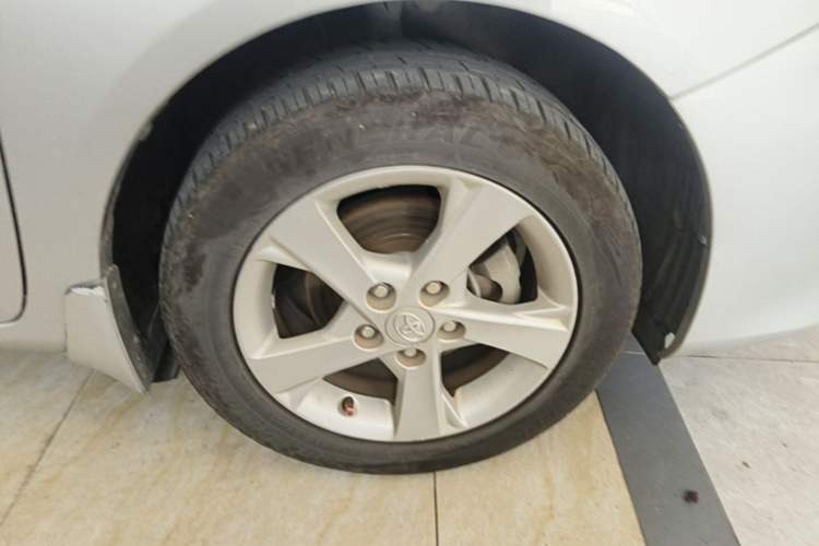 Used Toyota Corolla 2011 1.8L CVT GL-i Right Front Wheel Hub