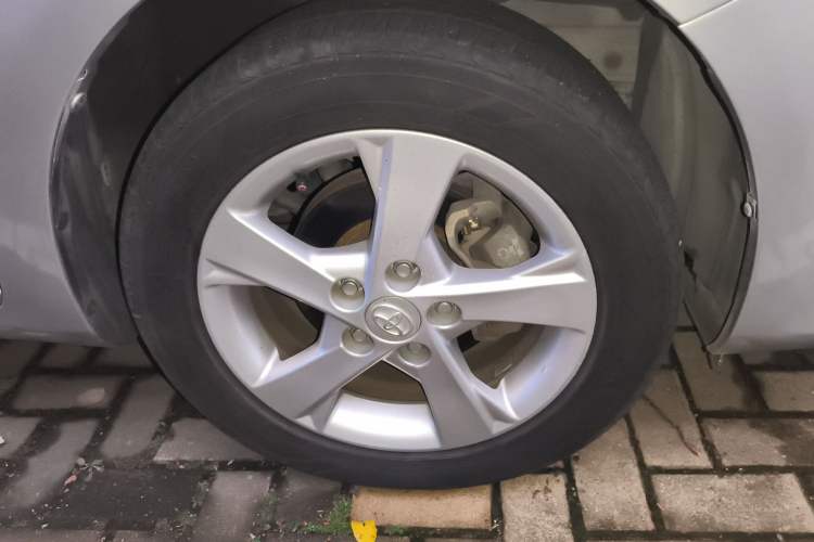 Used Toyota Corolla 2011 1.8L CVT GL-i Right Front Wheel Hub
