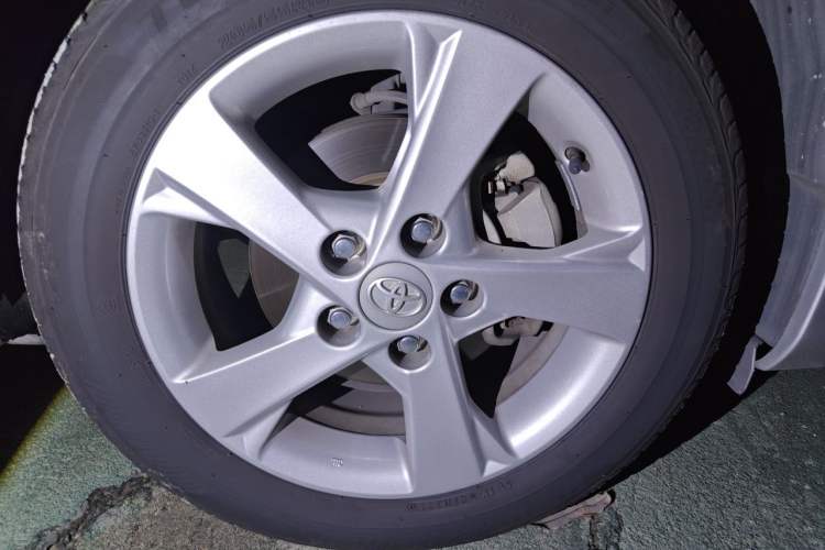Used Toyota Corolla 2011 1.8L CVT GL-i Right Front Wheel Hub