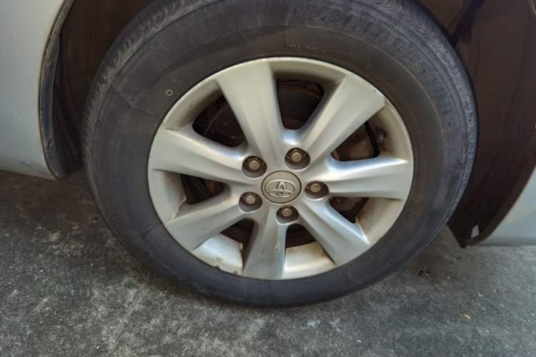 Used Toyota Corolla 2011 1.6L Automatic GL Sunroof Version Right Front Wheel Hub