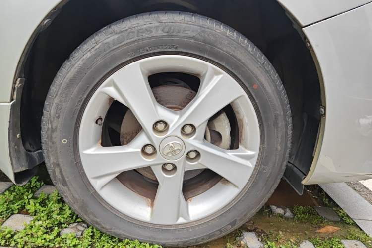 Used Toyota Corolla 2011 1.8L CVT GLX-i Right Front Wheel Hub