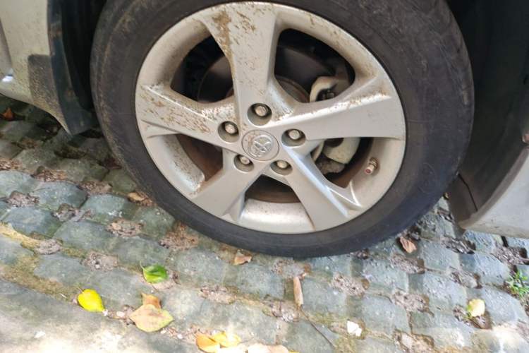 Used Toyota Corolla 2011 1.8L CVT GL-i Right Front Wheel Hub