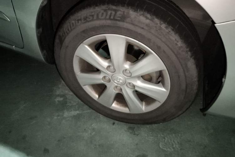 Used Toyota Corolla 2011 1.6L Automatic GL Right Front Wheel Hub