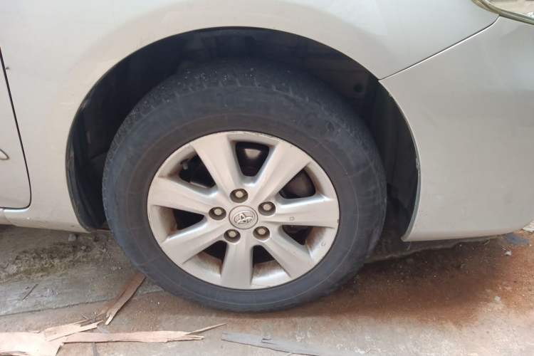 Used Toyota Corolla 2011 Commemorative Edition 1.6L Manual GL Right Front Wheel Hub