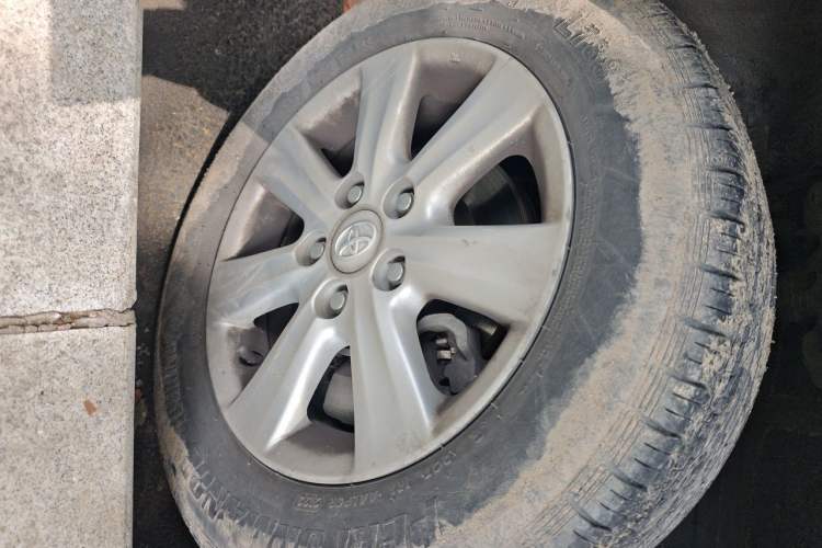 Used Toyota Corolla 2011 Commemorative Edition 1.6L Manual GL Right Front Wheel Hub