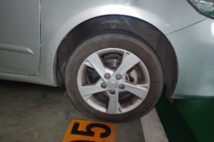 Used Toyota Corolla 2011 1.8L Manual GL-i Right Front Wheel Hub