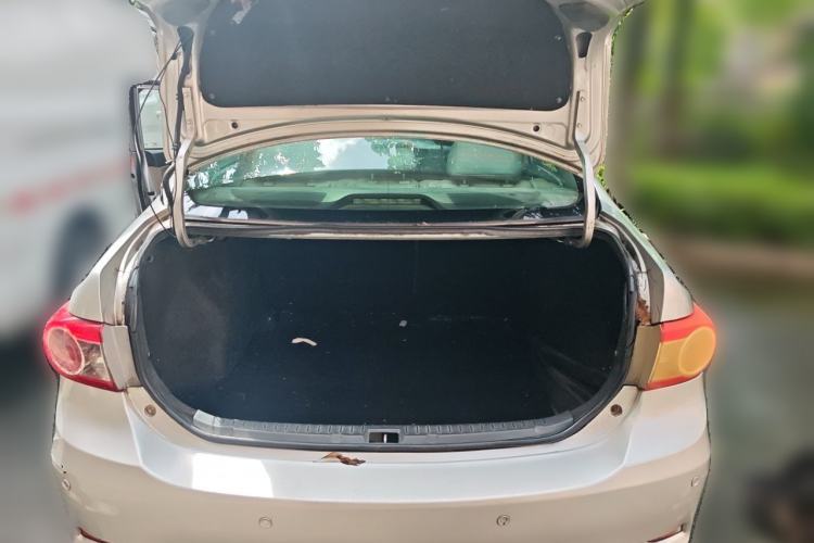 Used Toyota Corolla 2011 1.6L Manual GL Trunk