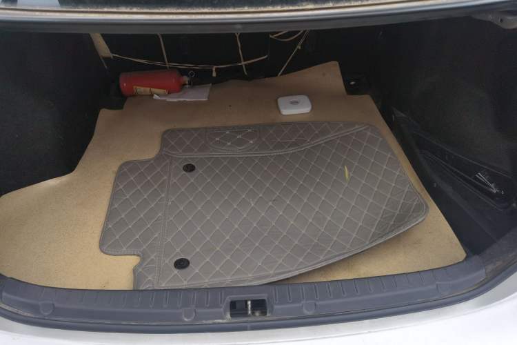 Used Toyota Corolla 2011 1.6L Manual GL Sunroof Edition Trunk