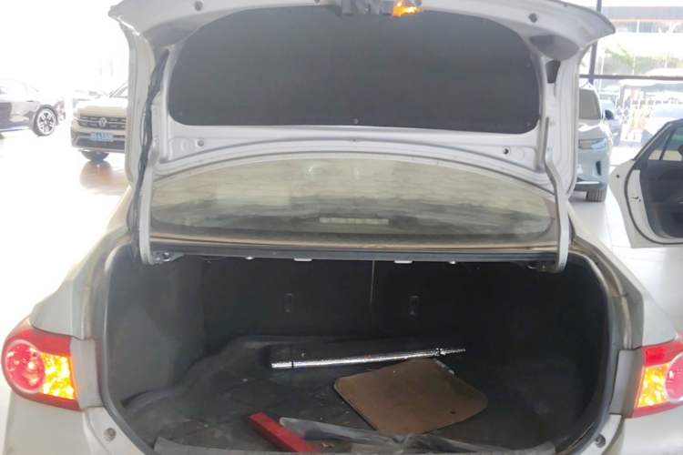 Used Toyota Corolla 2011 1.6L Automatic GL Trunk