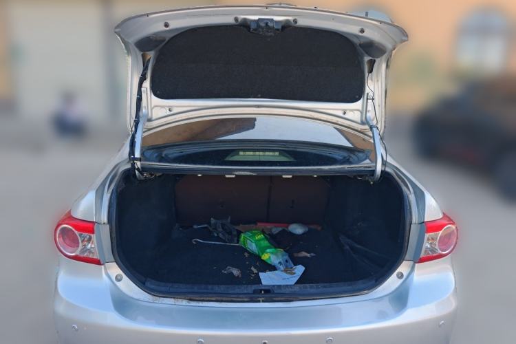 Used Toyota Corolla 2011 1.6L Automatic GL Trunk