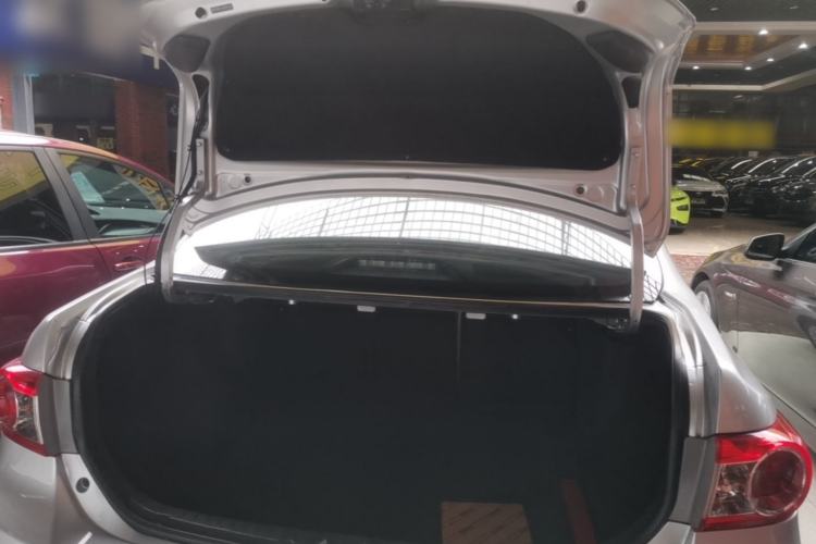 Used Toyota Corolla 2011 1.6L Automatic GL Trunk