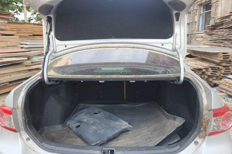 Used Toyota Corolla 2011 1.6L Manual GL Trunk