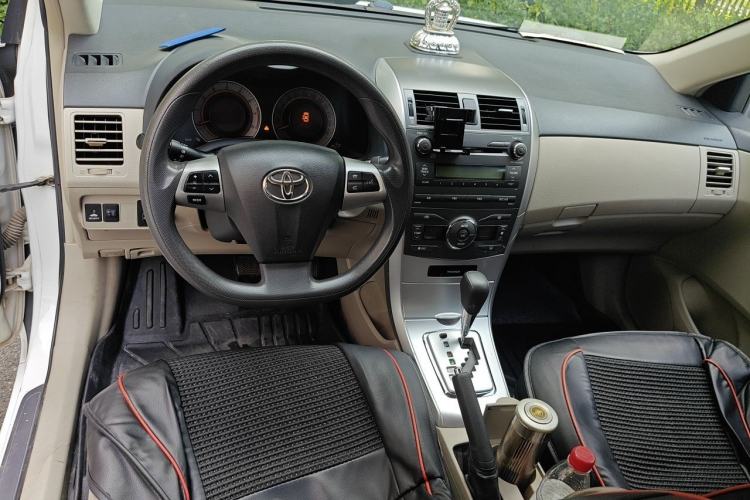 Used Toyota Corolla 2011 1.8L CVT GL-i Commemorative Edition Center Console