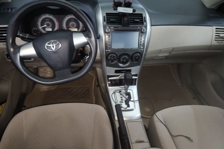 Used Toyota Corolla 2011 1.6L Automatic GL Center Console