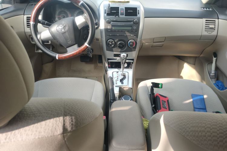 Used Toyota Corolla 2011 1.6L Automatic GL Center Console
