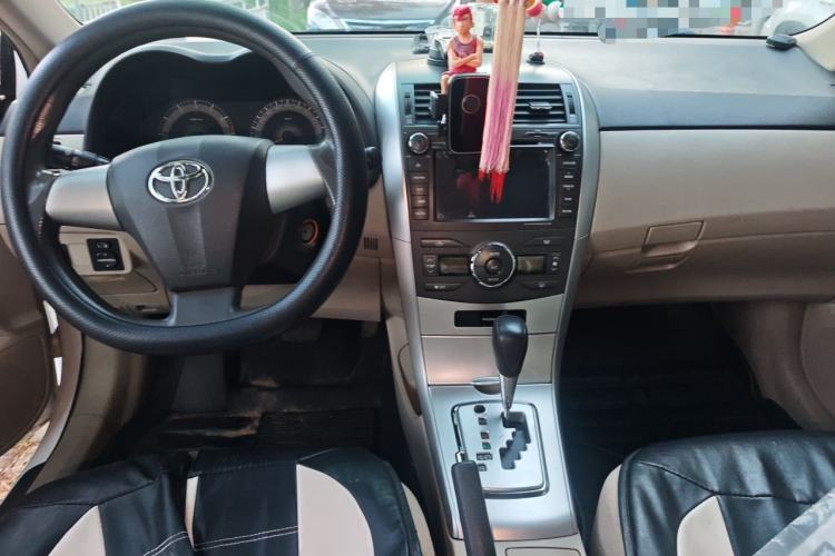 Used Toyota Corolla 2011 1.8L CVT GL-i Center Console