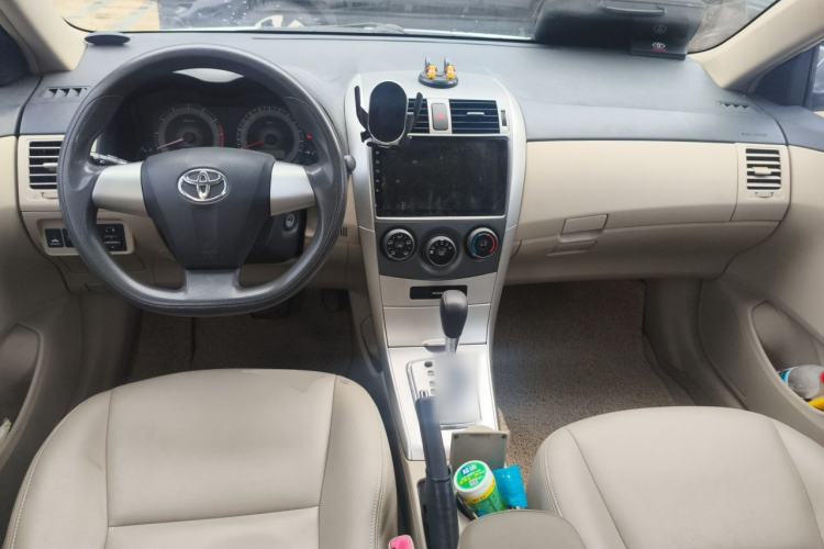 Used Toyota Corolla 2011 1.6L Automatic GL Center Console