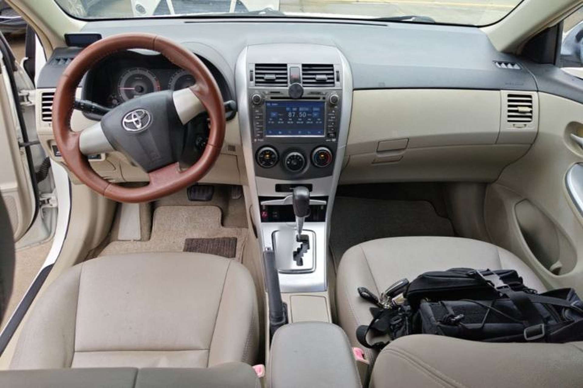 Used Toyota Corolla 2011 1.6L Automatic GL Center Console