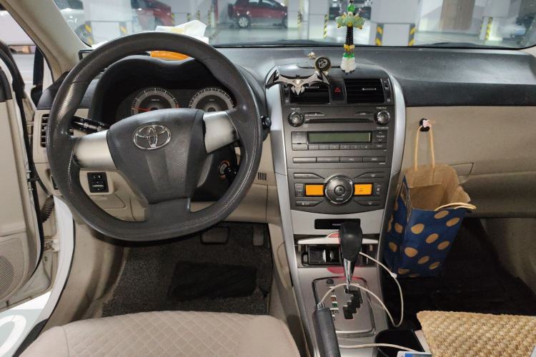 Used Toyota Corolla 2011 1.8L CVT GL-i Center Console
