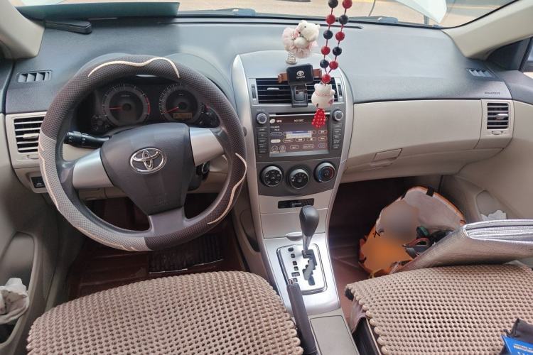 Used Toyota Corolla 2011 1.6L Automatic GL Center Console
