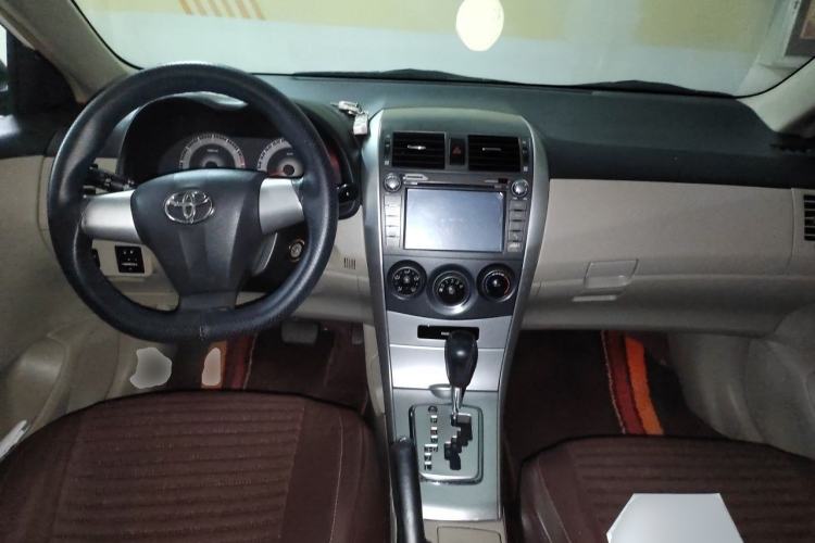 Used Toyota Corolla 2011 1.6L Automatic GL Center Console