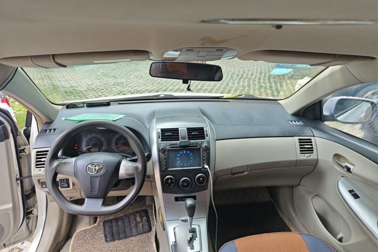 Used Toyota Corolla 2011 1.6L Automatic GL Center Console