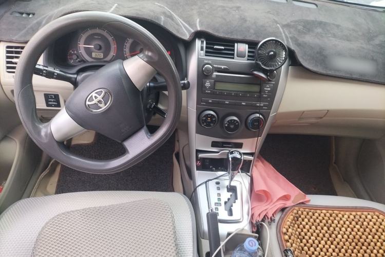 Used Toyota Corolla 2011 1.6L Automatic GL Center Console