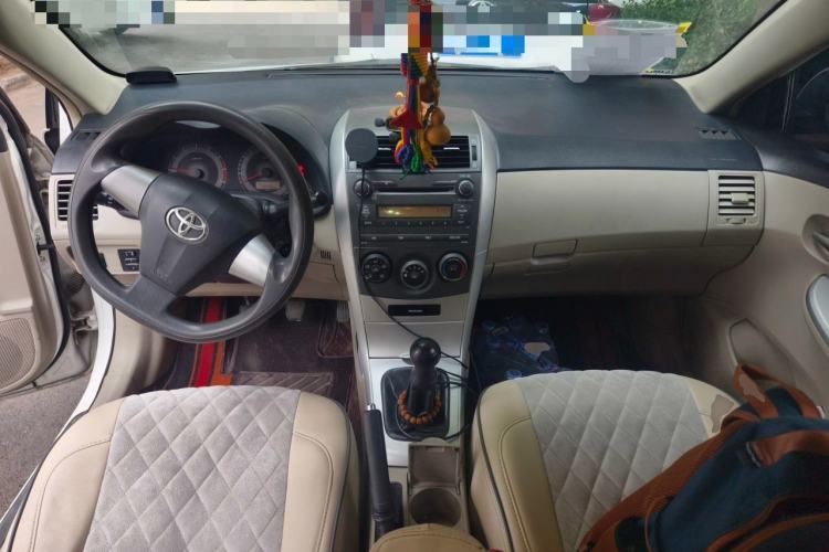Used Toyota Corolla 2011 1.6L Manual GL Center Console