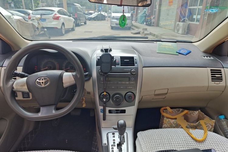 Used Toyota Corolla 2011 1.6L Automatic GL Center Console