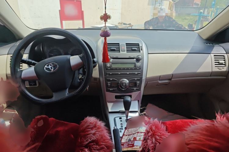 Used Toyota Corolla 2011 1.8L CVT GL-i Center Console