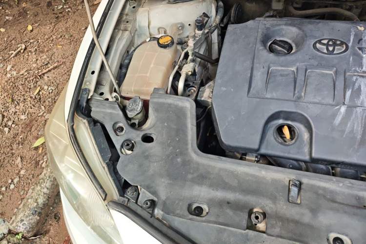 Used Toyota Corolla 2011 1.8L CVT GL-i Engine Bay Right