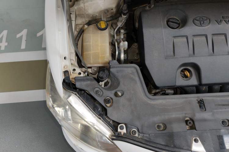 Used Toyota Corolla 2011 1.8L CVT GL-i Engine Bay Right