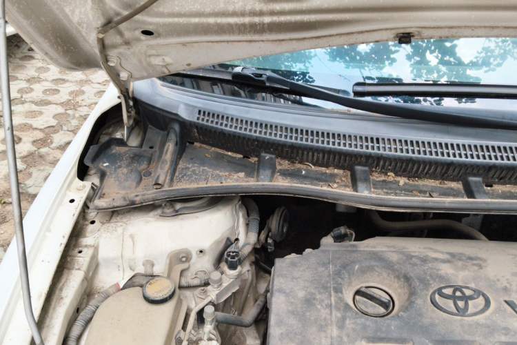 Used Toyota Corolla 2011 1.6L Automatic GL Sunroof Version Engine Bay Right