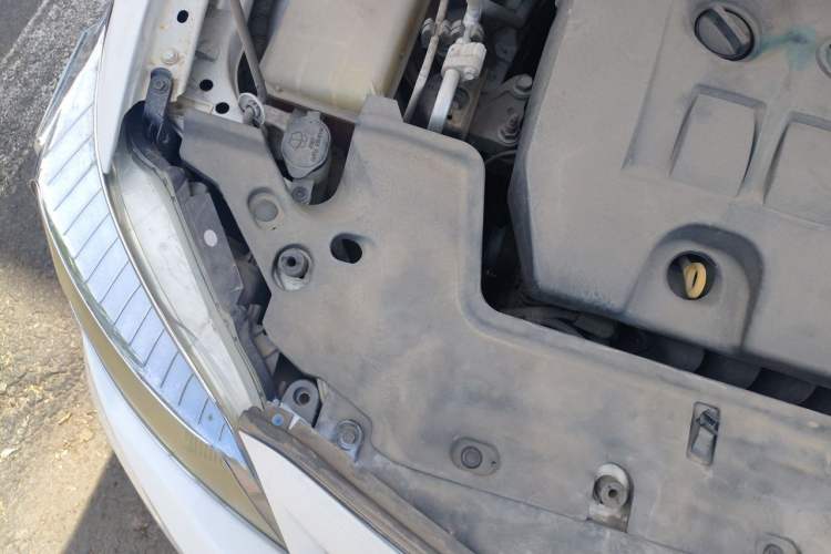 Used Toyota Corolla 2011 Commemorative Edition 1.6L Manual GL Engine Bay Right